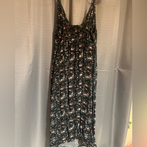 perfect dress for a night out very comfortable and breathable - Picture 3 of 3